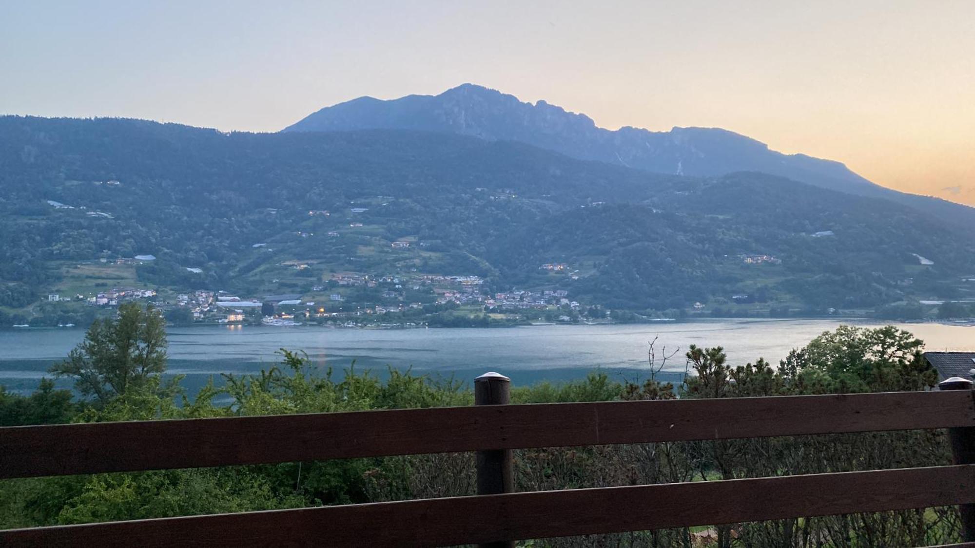Lake Apartment Ischia Green Tenna Exteriör bild